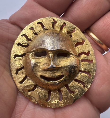 Broche masque soleil signée