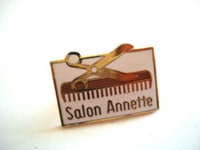 PINS RARE SALON ANNETTE COIFFURE  HAIR SALON CISEAUX PEIGNE