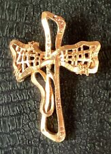 Broche Pendentif Vintage Signé CHRISTIAN LACROIX En Forme De Croix En Métal Doré