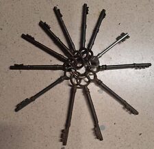 Lot de 12 anciennes clés pour