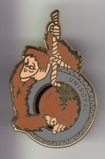 RARE PINS PIN'S .. AUTO CAR PNEU TYRE UNIROYAL MASCOTTE SINGE MONKEY JEU ~C9