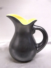 PICHET VINTAGE CÉRAMIQUE NOIRE ÉMAILLE JAUNE STYLE POL CHAMBOST JOUVE VALLAURIS
