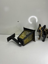 Lampe en fer forger d’extérieur verre jaune peinture à refaire