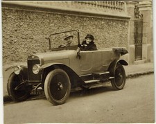 AUTOMOBILE Circa 1900-1920   Couple en voiture - Légende au verso à déchiffrer
