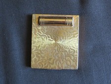 Ancienne boite poudrier rouge à lèvres métal doré AGME Swiss