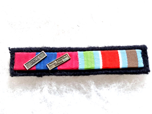 Une barrette médaille - une,