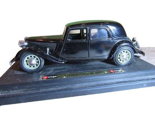 Burago citroën traction - 1/24,