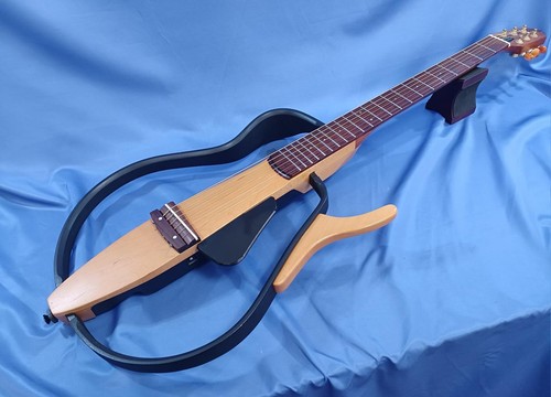 Guitare acoustique silencieuse