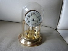 PETITE PENDULE MECANIQUE SOUS GLOBE VERRE