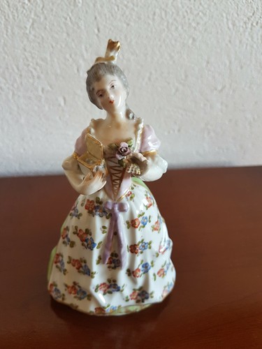 Figurine ancienne dame - figurine,