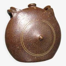 Ancienne gourde en grès "appelé crapaud" . art populaire.
