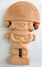 Statuette murale en argile