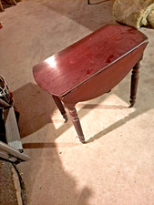 petite table de maîtrise en bois massif à 2 abattants pieds Jacob . XIX siècle .