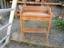 ANCIENNE TABLE DE TOILETTE