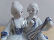 Couple marquis romantique biscuit Porcelaine Polychrome blanc bleu vintage 