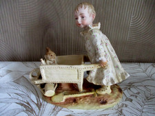 ANCIEN SUJET EN PORCELAINE