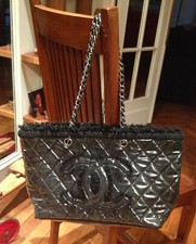 CHANEL,  Sac cabas "Grand shopping" en laine bouclée noire plastifiée