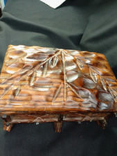 COFFRET A BIJOUX EN BOIS TRAVAILLÉ, CLOUS FORGÉS