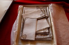 Nappe ancienne brodée crochet