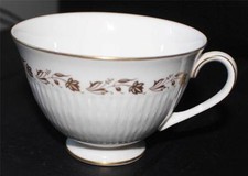 Vintage Royal Doulton Angleterre Doré Fleur Feuilles Fairfax Motif à Pied Tasse