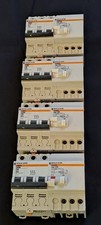 Lot : 4 disjonteurs Modulaires
