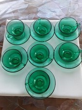 7 tasses et soucoupes arcoroc vintage vertes