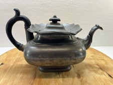 Ancienne théière en étain