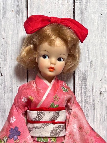 Poupée japonaise vintage