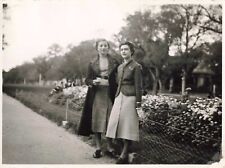 ANCIENNE PHOTOGRAPHIE 1938 DUO JOLIES JEUNES FEMMES CHIC