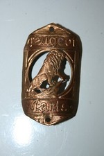 PLAQUE DE CADRE ANCIENNE LOGO CYCLE VELO PEUGEOT PARIS AJOURE 1939  1945 LAITON