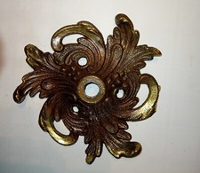   ANCIENNES  ROSACES IDENTIQUES en BRONZE  pour LUSTRE,SUSPENSION, APPLIQUES