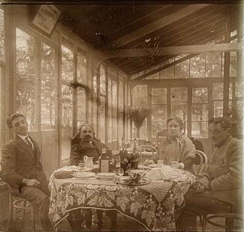 Famille restaurant porte - famille,