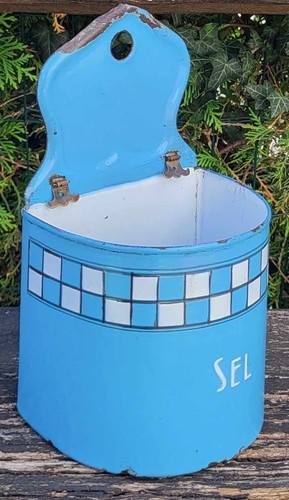 Ancienne boîte sel - en, tôle