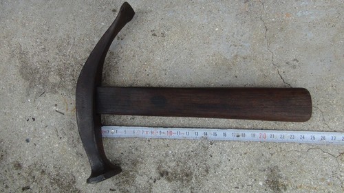 Tres ancien marteau - tres,