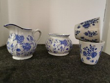 Très jolie service en