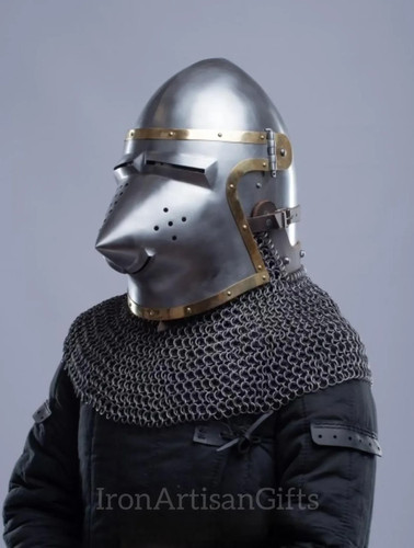 Casque bascinet médiéval