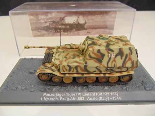 Vehicule miniature militaire