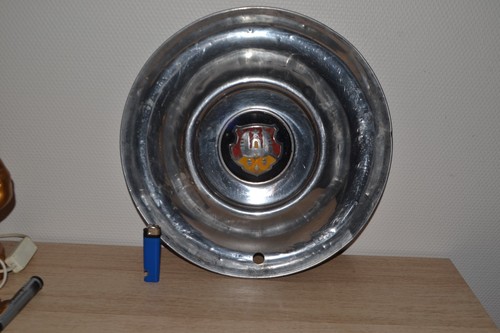 Ancien enjoliveur voiture - de,