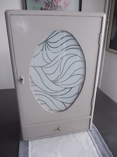 Armoire pharmacie ancienne - ,