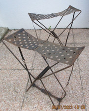 Tabourets pliants metal perforé rivete Le Sitty vers 1930 chair minimaliste