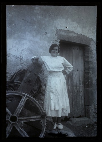 Portrait femme robe c1930 - portrait,