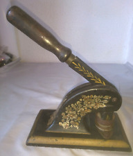 ANCIEN PRESSE PAPIER EMBOSSEUR GAUFRAGE ADRESSE OU AUTRES 1920 ART DECO EN FONTE