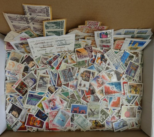 Lot 1300 timbres - lot,