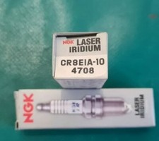 Lot de 2 bougies NGK Cr8eia-10 4708 voir photo (PE324 )