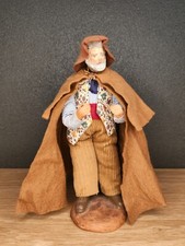 Jolie figurine de style santon, homme à la capuche, H20 cm