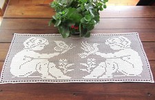 Napperon, chemin de table dentelle de crochet . Création crochet fait main.