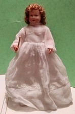 Ancienne petite poupée en robe de  communiante