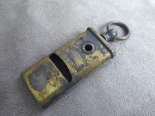 SIFFLET ANCIEN de BOYS-SCOUTS.