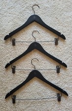 Lot de 3 cintres en bois Noir Four Seasons Hotel luxe