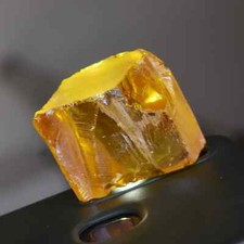 Saphir jaune naturel extrait